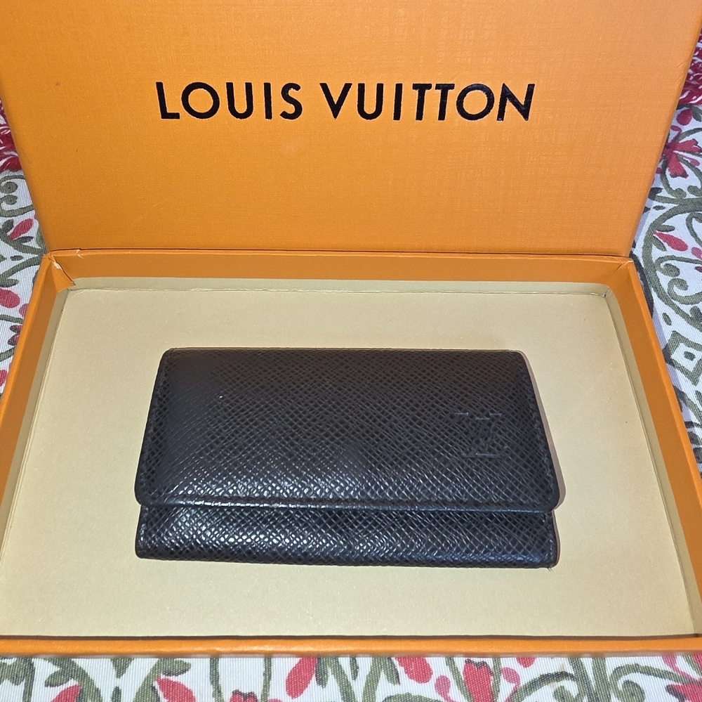 Pre-loved Black Louis Vuitton Taiga Multicles 4 Ring Key Holder - Picture 3 of 9